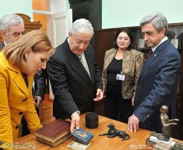 Սերժ Սարգսյանն այցելել է Ավետիք Իսահակյանի՝ Երևանում գտնվող տուն-թանգարան