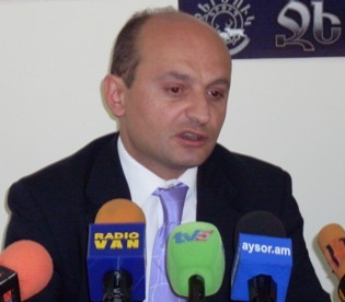 Степан Сафарян: «Президент РА сам освободит себя от этого тяжкого бремени»