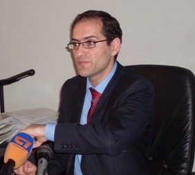 Армян Мусинян сказал, что в избирательных нарушениях участвует также мэр Гюмри Вардан Гукасян