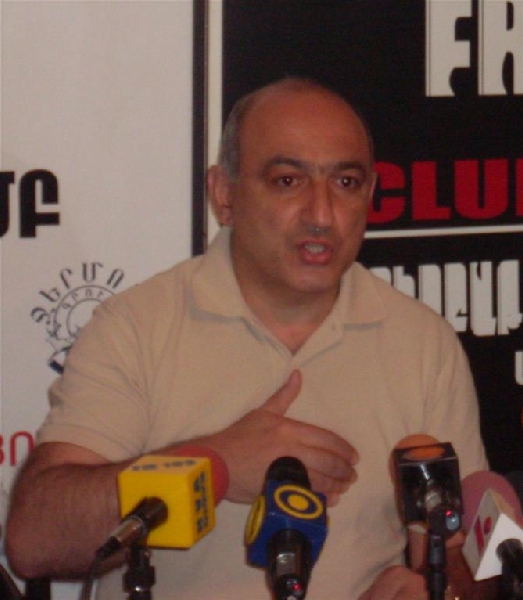 Ереванский пресс-клуб не занимался изучением случаев избиения журналистов