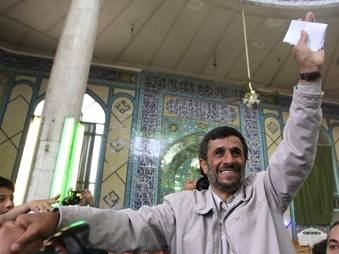 Махмуд Ахмадинежад побеждает