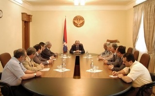Бако Саакян встретился с делегацией Общественного совета Армении