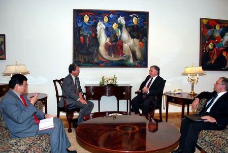 Армению посетит Старший министр Сингапура Ли Куан Юн