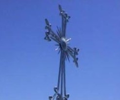 На купол ахтамарской церкви Сурб Хач водружен крест