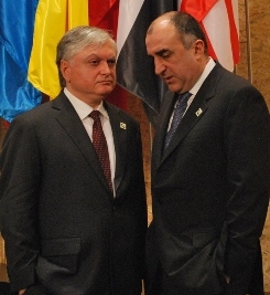 Главы МИД Армении и Азербайджана обсудили Карабахский конфликт