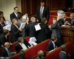 Драка в парламенте Украины привела к госпитализации 5 депутатов