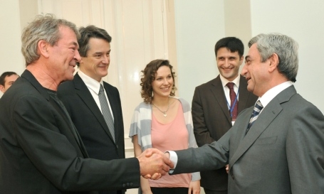 Սերժ Սարգսյանը հյուրընկալել է Իէն Գիլանին և Ջոն Դիին