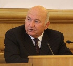Лужков уволен с поста мэра Москвы