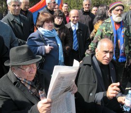 Ազատության հրապարակում Րաֆֆի Հովհաննիսյանի հացադուլը շարունակելու են մտավորականները