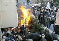 Сторонники Башара Асада атаковали посольство Турции в Дамаске