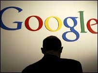 Вице-президенту Google угрожал маньяк из соцсети