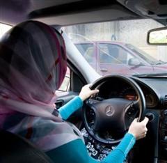 Саудовский король помиловал женщину, севшую за руль  
