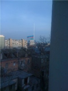 Азербайджанский флаг снова изуродован