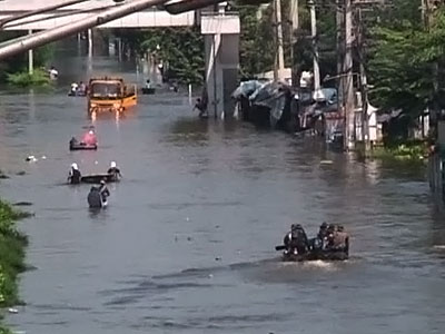 Из-за наводнения Бангкок покинули десятки тысяч человек