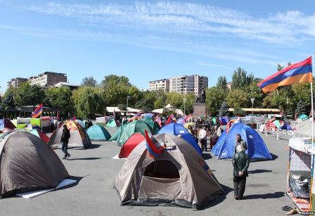 ՀԱԿ–ը որոշել է մեկ օրով երկարաձգել շուրջօրյա նստացույցը