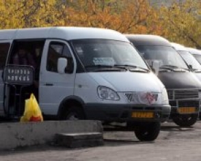 Привозят на голосование на принадлежащих «Yerevan City» микроавтобусах