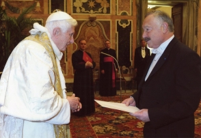 Посол Армении в Ватикане встретился с Папой Римским