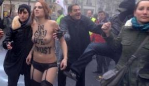 В Париже сторонники традиционных браков избили активисток «FEMEN»