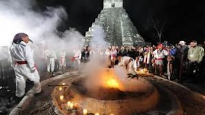 Встречавшие «конец света» туристы повредили древние храмы майя