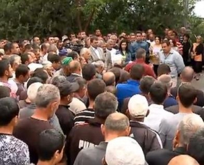 Гагик Царукян встретился с сельчанами (видео)