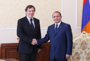 Спикер парламента Армении принял председателя ПАСЕ Жан-Клод Миньона