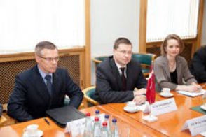 Овик Абрамян встретился с премьер-министром Латвии Валдисом Домбровскисом