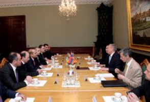 Овик Абрамян встретился с президентом Латвии