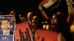США разрешили своим дипломатам покинуть Египет из-за массовых волнений