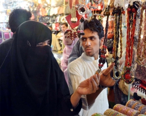 В Пакистане женщинам запретили ходить по магазинам без мужчин