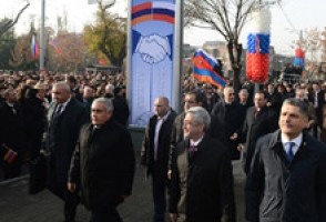 Սերժ Սարգսյանը Երևանում ներկա է գտնվել «Միացյալ Խաչ» հուշարձանի բացման արարողությանը