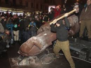 В Киеве продолжаются массовые акции протеста оппозиции (видео)