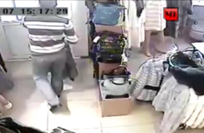 Вор украл шубу и оставил в магазине свою куртку с паспортом и телефоном (видео)
