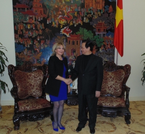 Посол Армении во Вьетнаме встретилась с премьер-министром страны