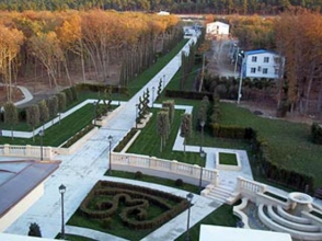 Թուրք գործարարը ձերբակալվել է Պուտինի տան պատին միզելու համար