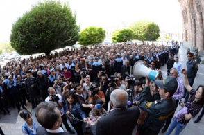 Բողոքի ցույցի դուրս եկած նաիրիտցիների թիվն անցել է 500–ը