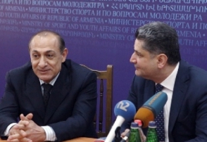 Բա հիմա ո՞ւմ ենք ի ցույց դնելու