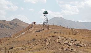 Լուսարձակներ Հայաստանի Հանրապետություն-Նախիջևան սահմանի վրա