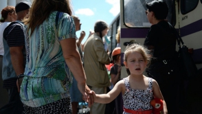 Два автобуса с беженцами попали под обстрел у границы с Россией