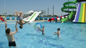 Утечка хлора привела к десяткам пострадавших в американском аквапарке