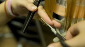 Վարսահարդարը հաճախորդի պարանոցից ոսկյա շղթա է գողացել