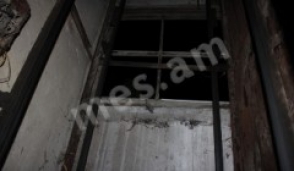 Վերելակը, 7-րդ հարկից մեծ արագությամբ սահելով, իջել է 2-րդ հարկ