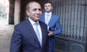 Հովիկ Աբրահամյանը հրաժարվեց պատասխանել լրագրողների հարցերին