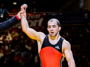 Арсен Джулфалакян стартовал с победы над азербайджанским борцом