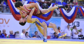 Армянский борец Мигран Арутюнян вышел в 1/8 финала