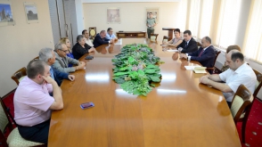 ՀՀ պաշտպանության նախարարը հանդիպել է Հասարակական խորհրդի անդամների հետ