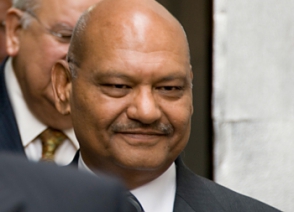 Հայտնի հնդիկ միլիարդատերը գրեթե ողջ ունեցվածքը տալիս է բարեգործությանը