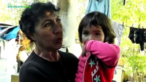 Անօթևան կինը 26 տարի շարունակ ջուրը բերում է հարևանի տնակից