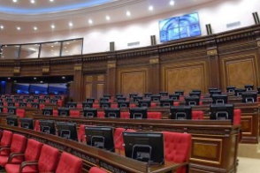 Кроме РПА и АРФД, все фракции парламента бойкотировали внеочередную сессию НС