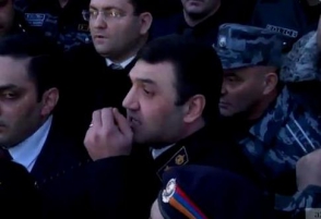 ՀՀ գլխավոր դատախազ. «Ուզո՞ւմ եք՝ մինչև առավոտ ես էլ ձեզ հետ ստեղ կկանգնեմ»