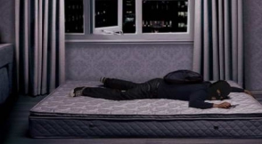 Жительница Великобритании обнаружила в своем доме спящего грабителя